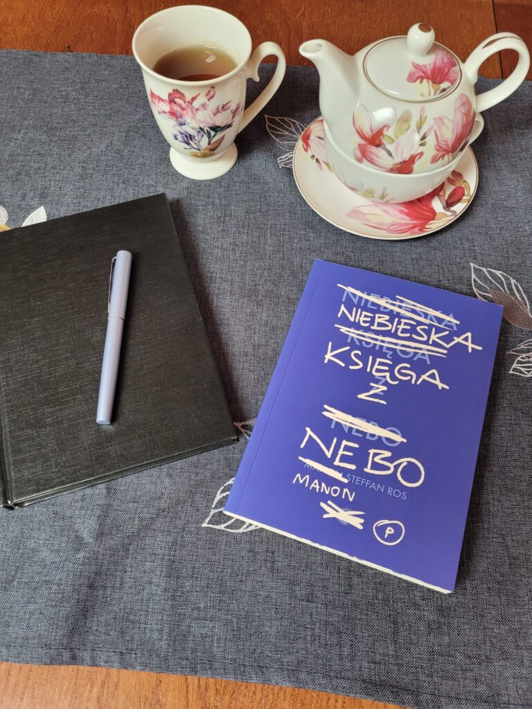 Niebieska księga z Nebo Manon Steffan Ros